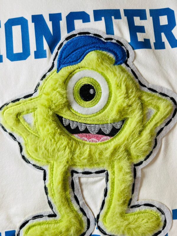 ¡IMPRESCINDIBLE! Camiseta Mike Wazowski: aplique Bordado  súper suave | Edición limitada - Imagen 2