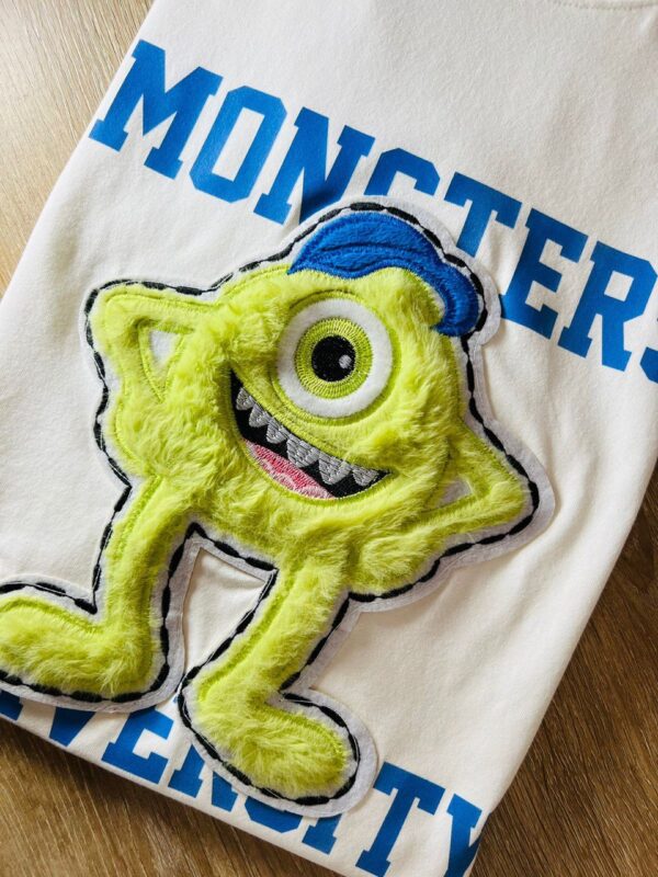 ¡IMPRESCINDIBLE! Camiseta Mike Wazowski: aplique Bordado  súper suave | Edición limitada - Imagen 3