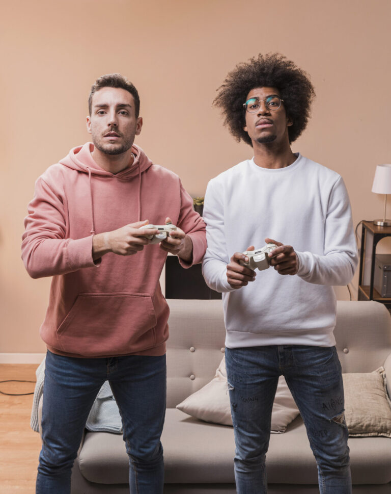 amigos en casa jugando juegos 1 scaled e1753933206501